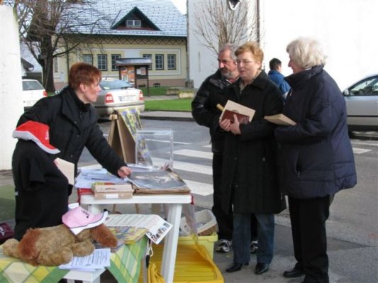 Društvo za zaščito živali na stojnicah v Apačah
